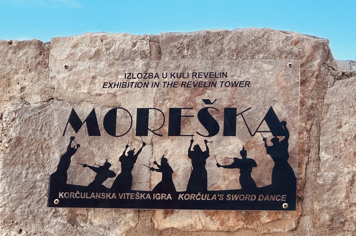 Moreška exhibition plaque at the Revelin Tower in Korčula
