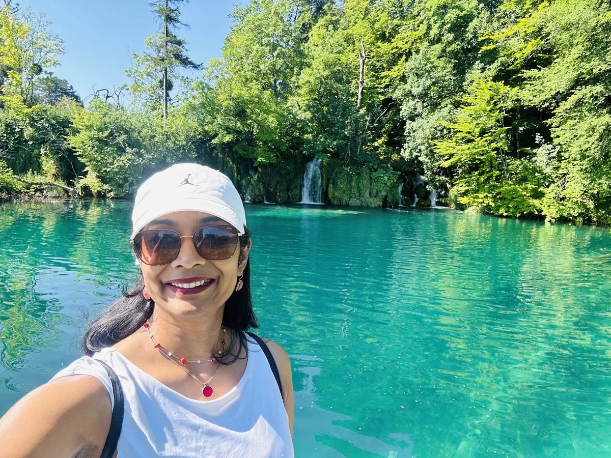 Selfie by a turquoise lake at Plitvice